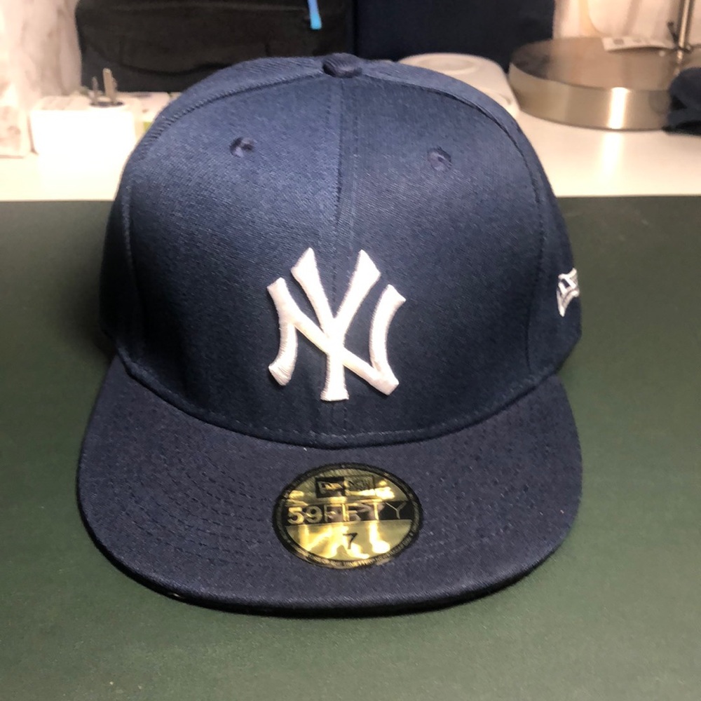 New Era 59Fifty Yankees Hat Size 7 Navy